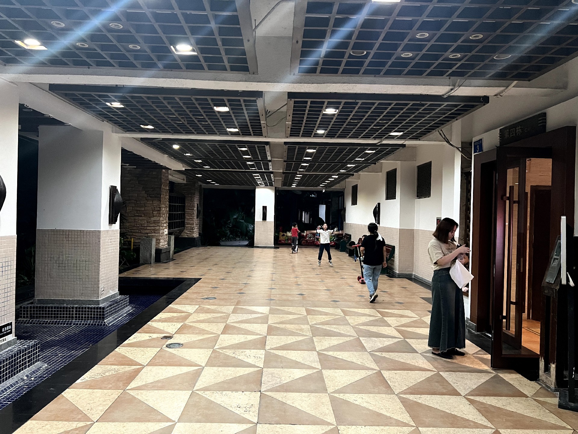 海珠时代廊桥改造升级装修工程 海珠时代廊桥改造升级装修工程